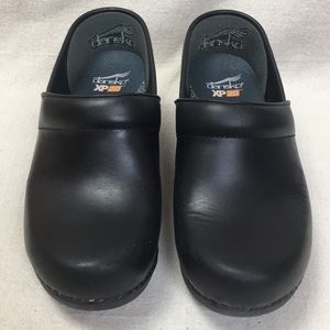 Dansko Black leather XP 2.0 clogs 37 wide